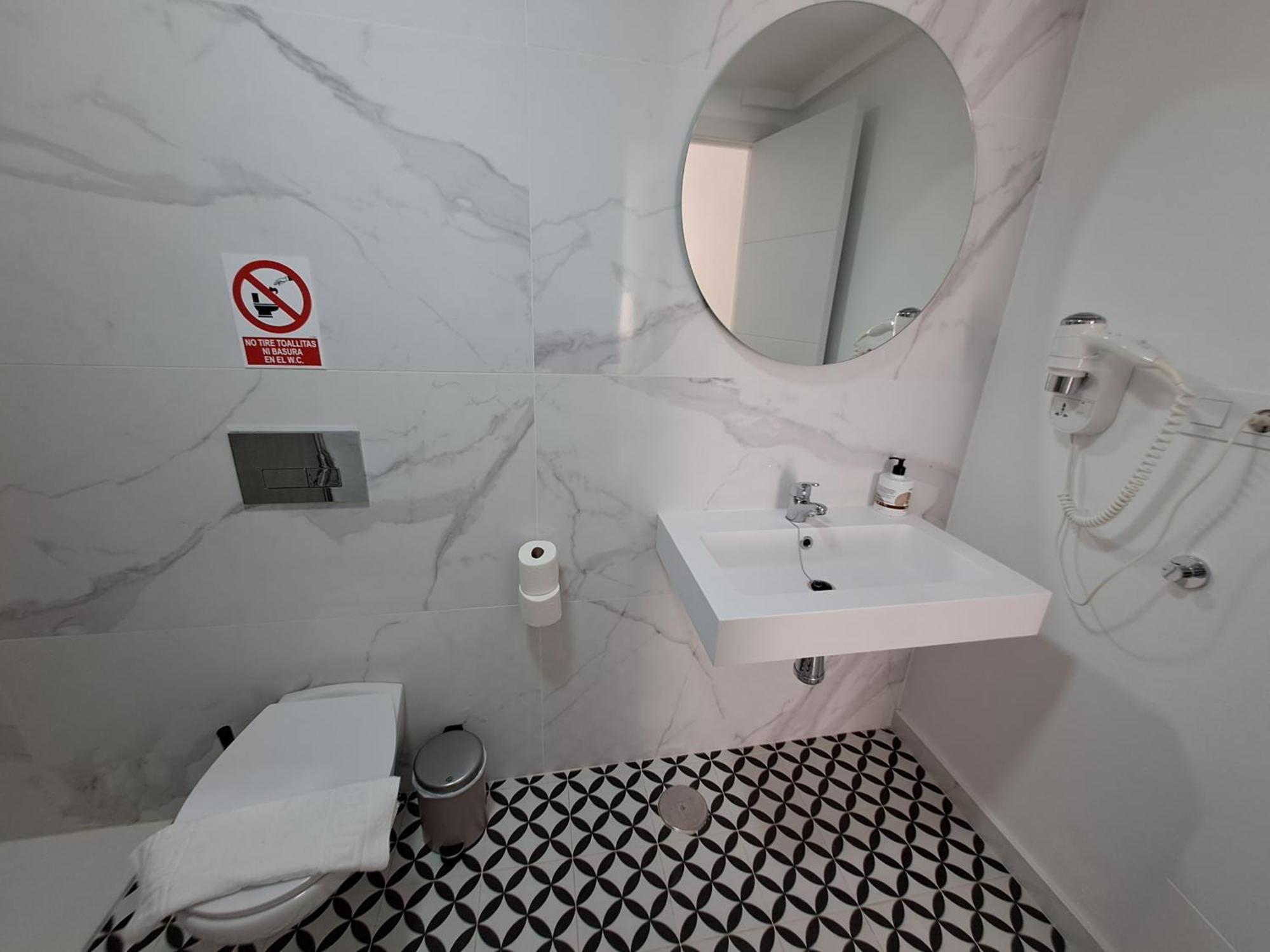Appartamento Homeforguest Con Terraza Y Piscina En