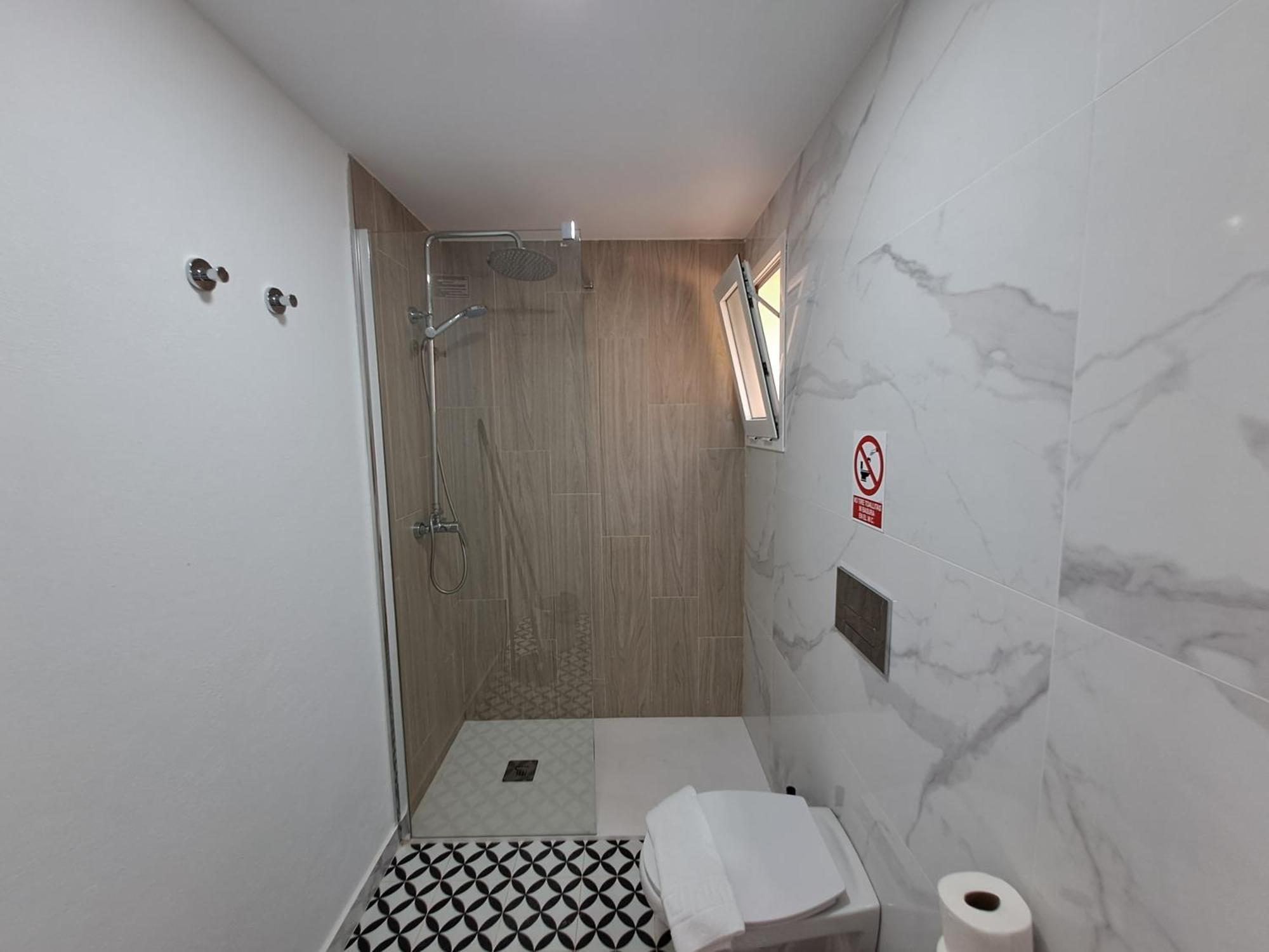 Homeforguest Con Terraza Y Piscina En Appartamento